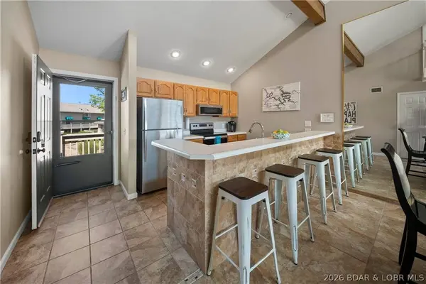 6570 Pelican DR #211, Osage Beach, MO 65065