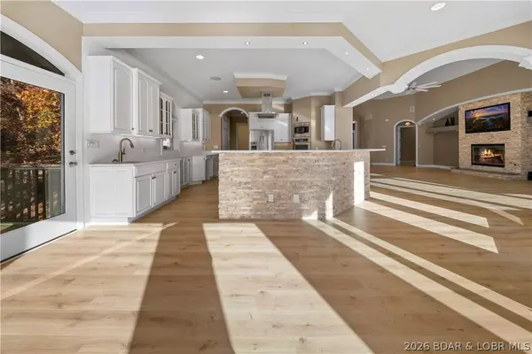 489 Forestridge LN, Sunrise Beach, MO 65079