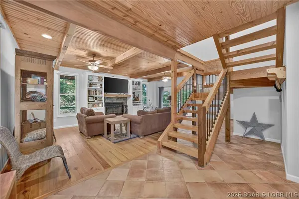 315 Country Ridge DR, Camdenton, MO 65020
