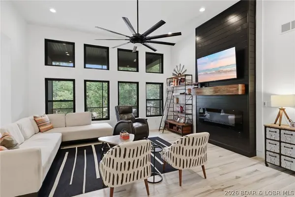 1169 Beacon Pointe CIR, Lake Ozark, MO 65049