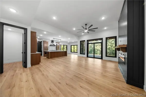 105 Fairoaks LN, Sunrise Beach, MO 65079