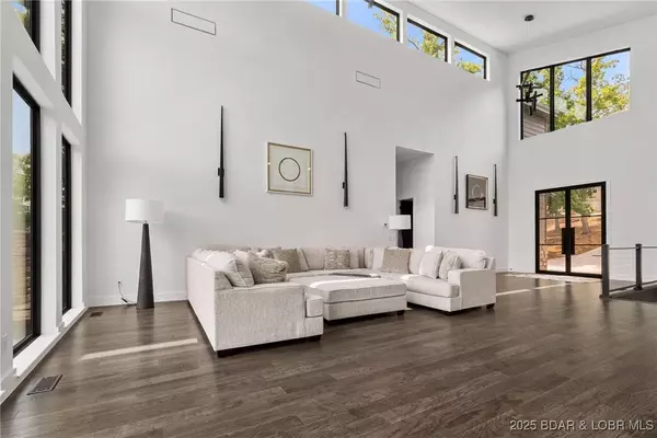 971 Country Club DR, Lake Ozark, MO 65049