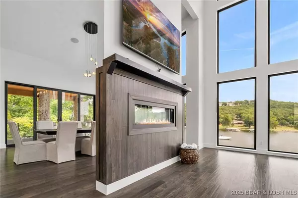 971 Country Club DR, Lake Ozark, MO 65049