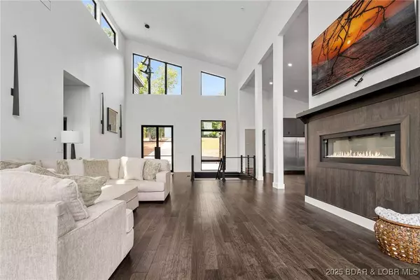 971 Country Club DR, Lake Ozark, MO 65049