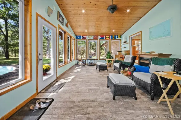 77 Longwood LN, Camdenton, MO 65020