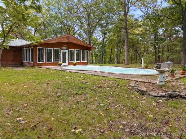 77 Longwood LN, Camdenton, MO 65020