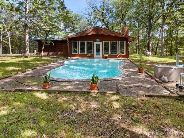 77 Longwood LN, Camdenton, MO 65020