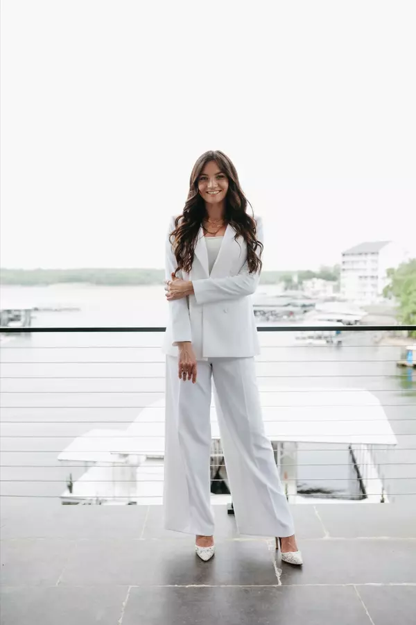 Best Realtor Lake of the Ozarks: Lindsey Macomber’s Journey to Excellence