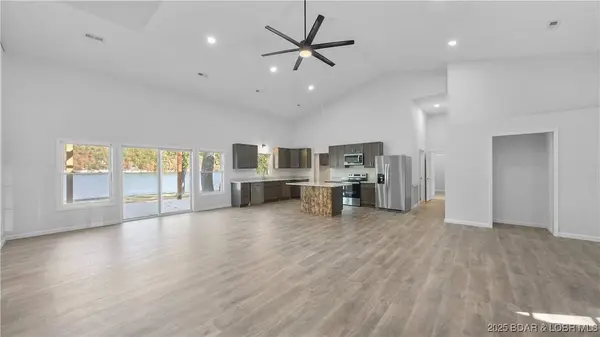 834 Emerald Hills DR, Edwards, MO 65326