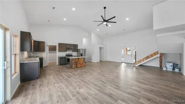 834 Emerald Hills DR, Edwards, MO 65326