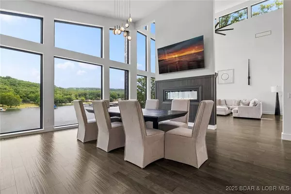 971 Country Club DR, Lake Ozark, MO 65049