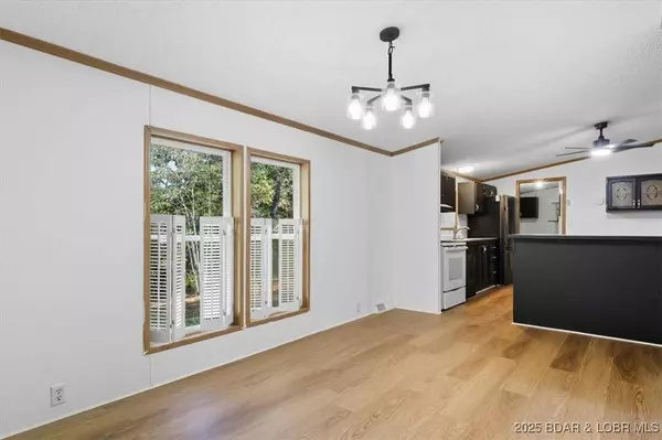 37 Kristy RD, Eldon, MO 65026