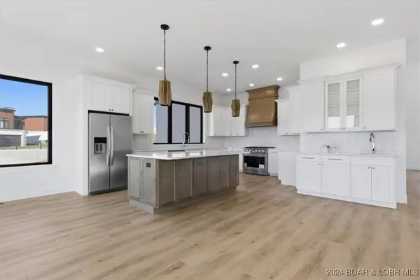 6 Forest Lake CIR, Lake Ozark, MO 65049