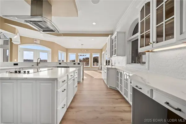 489 Forestridge LN, Sunrise Beach, MO 65079