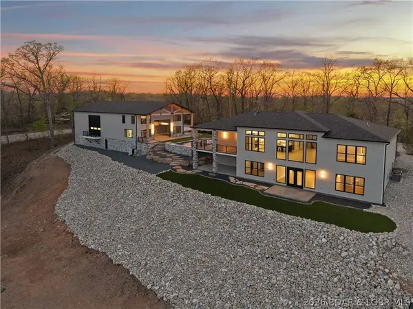 1356 Duckhead RD, Lake Ozark, MO 65049