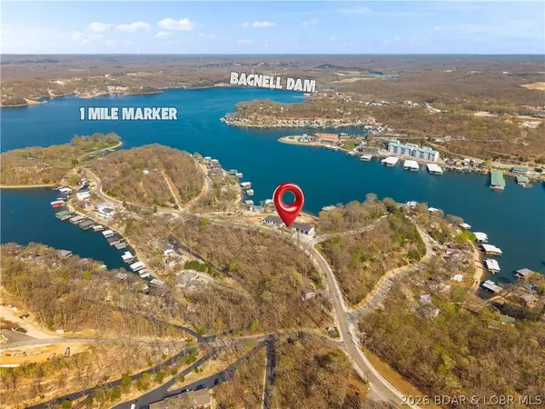 1356 Duckhead RD, Lake Ozark, MO 65049