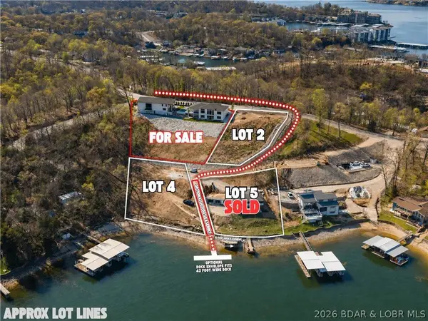 1356 Duckhead RD, Lake Ozark, MO 65049