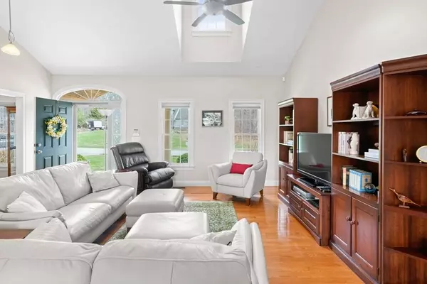 49 Tupelo Rd, Westport, MA 02790