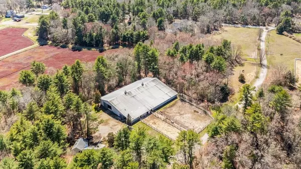 714 Snipatuit Rd, Rochester, MA 02770