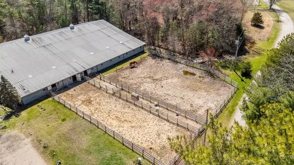 714 Snipatuit Rd, Rochester, MA 02770