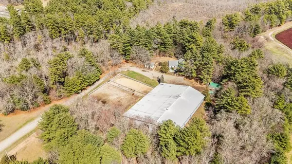 714 Snipatuit Rd, Rochester, MA 02770