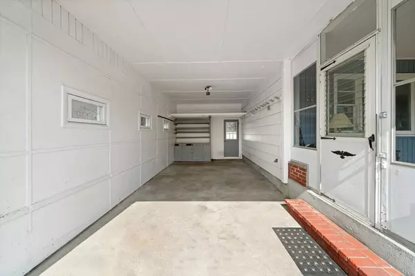 301 Main St, Acushnet, MA 02743