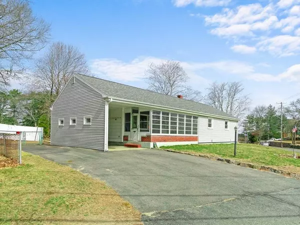 301 Main St, Acushnet, MA 02743
