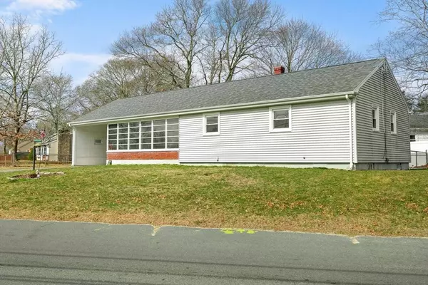 301 Main St, Acushnet, MA 02743