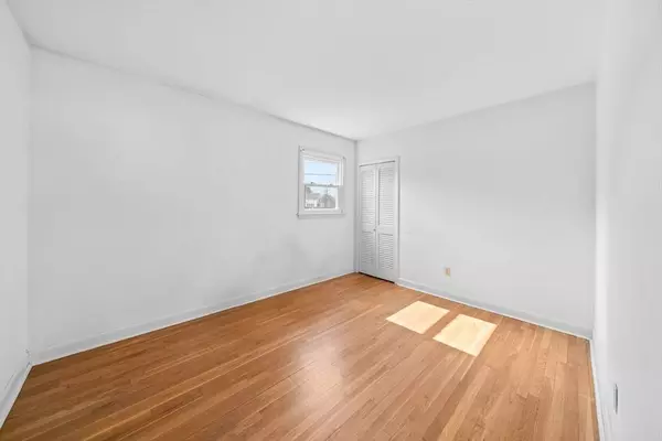 301 Main St, Acushnet, MA 02743