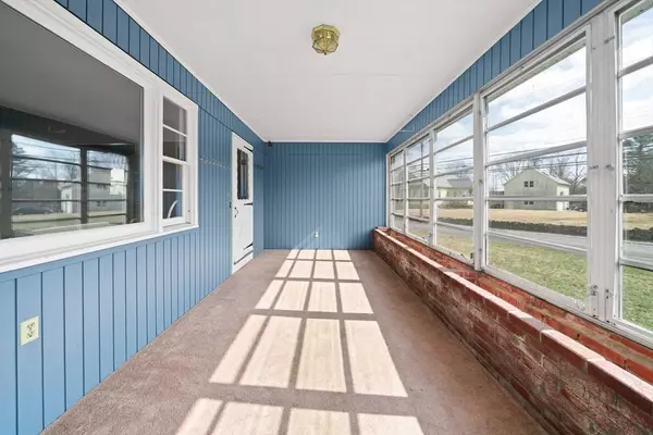 301 Main St, Acushnet, MA 02743