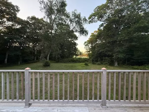 15 Rock Odundee Rd, Dartmouth, MA 02748