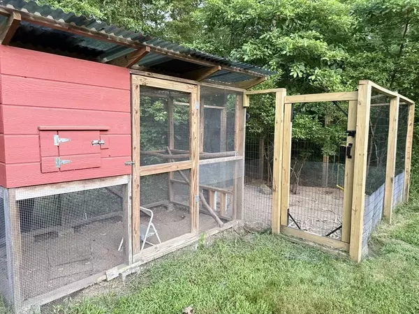 15 Rock Odundee Rd, Dartmouth, MA 02748