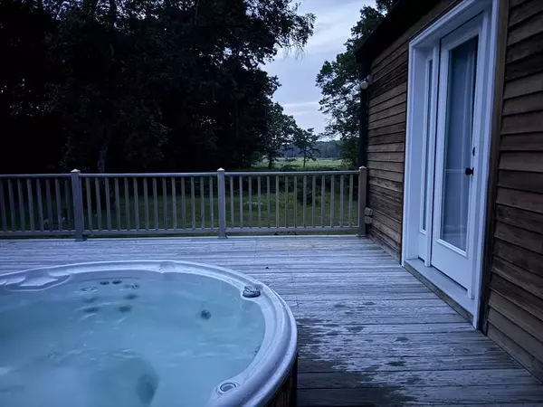 15 Rock Odundee Rd, Dartmouth, MA 02748