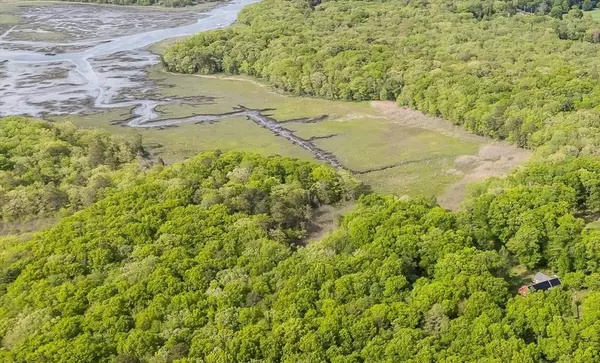 15 Rock Odundee Rd, Dartmouth, MA 02748