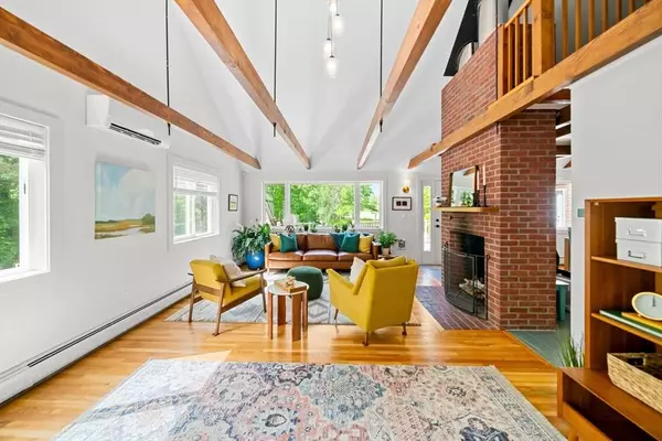 15 Rock Odundee Rd, Dartmouth, MA 02748