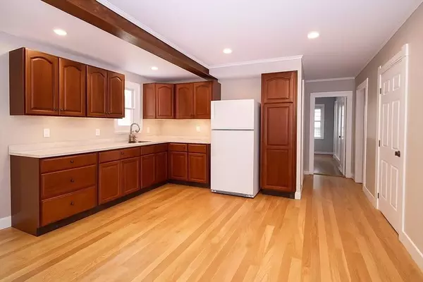 37 Wing Ln, Acushnet, MA 02743