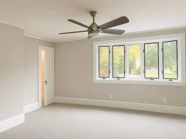 37 Wing Ln, Acushnet, MA 02743