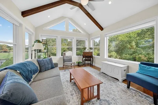 7 Hamlin St, Acushnet, MA 02743