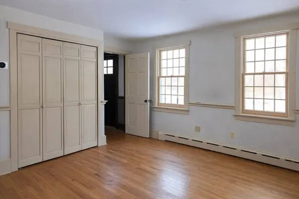 18 Olivers Ln, Mattapoisett, MA 02739