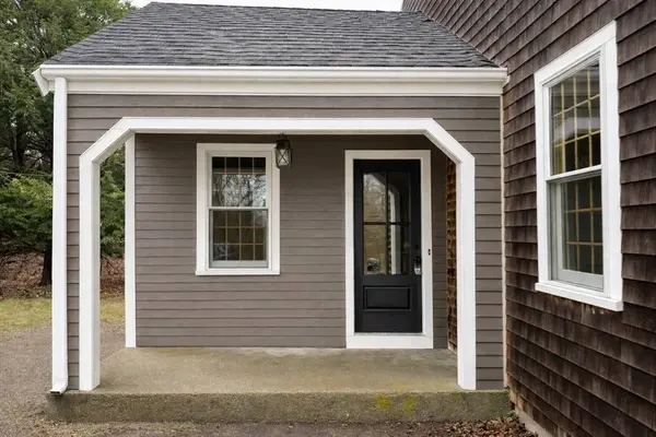 18 Olivers Ln, Mattapoisett, MA 02739