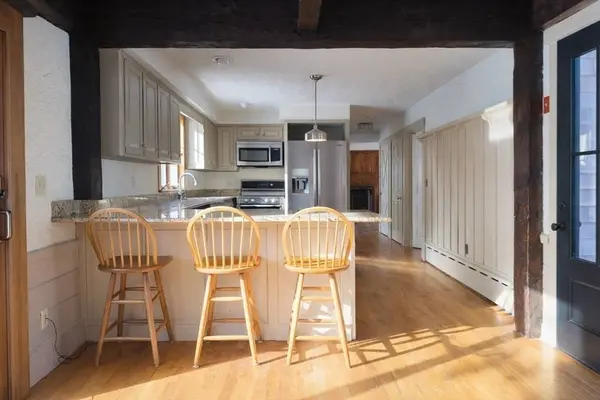 18 Olivers Ln, Mattapoisett, MA 02739