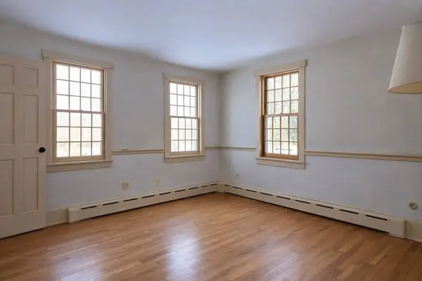 18 Olivers Ln, Mattapoisett, MA 02739