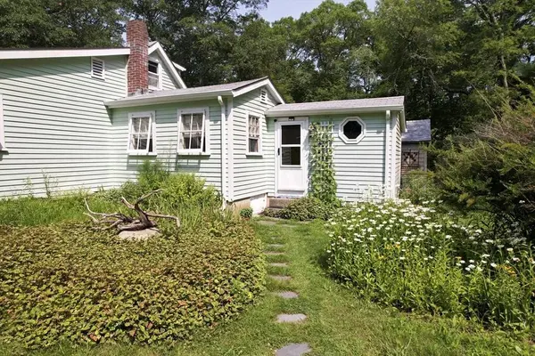 103 Rock Odundee Rd, Dartmouth, MA 02748
