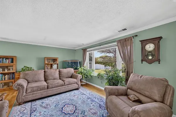 6 Topaz Ln, Dartmouth, MA 02747