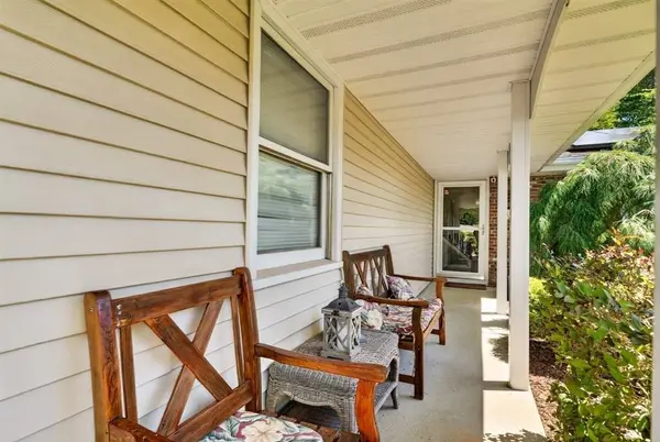 6 Topaz Ln, Dartmouth, MA 02747