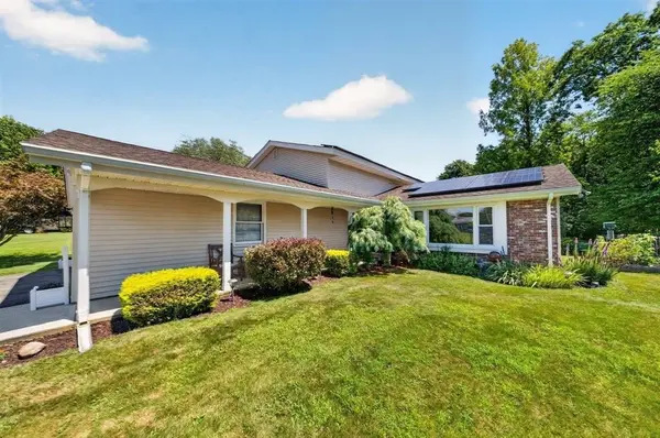 6 Topaz Ln, Dartmouth, MA 02747