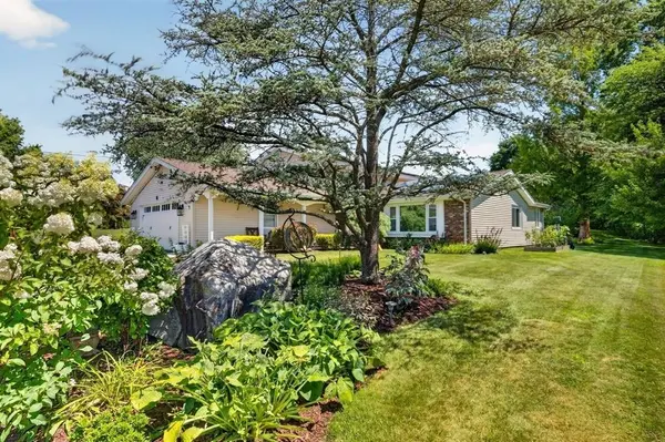 6 Topaz Ln, Dartmouth, MA 02747