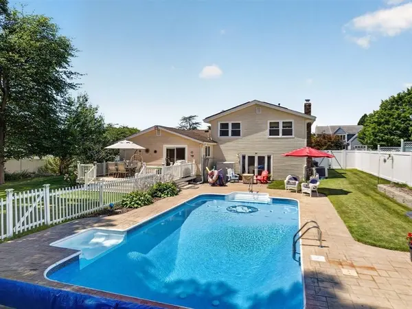 6 Topaz Ln