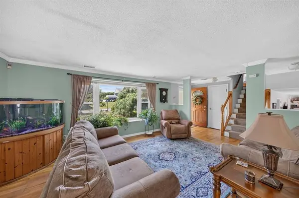 6 Topaz Ln, Dartmouth, MA 02747