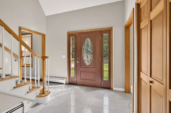 32 Slades Farm Ln, Dartmouth, MA 02748
